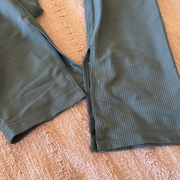 PowerSoft Go-Dry ribbed flared yoga pants Old Navy Size S Petite. Like new - Picture 4 of 4